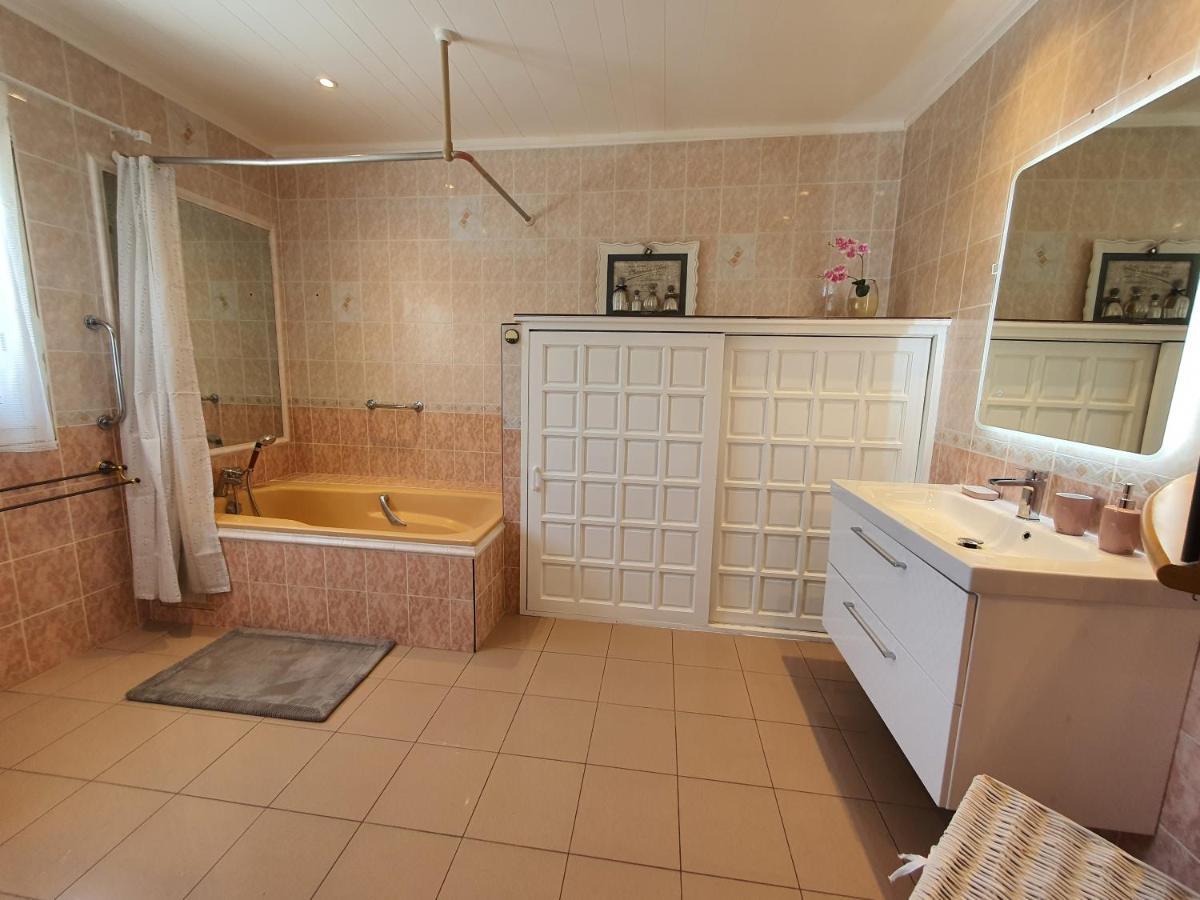La Villa Rosaya - Piscine & Jacuzzi 圣皮埃尔 外观 照片
