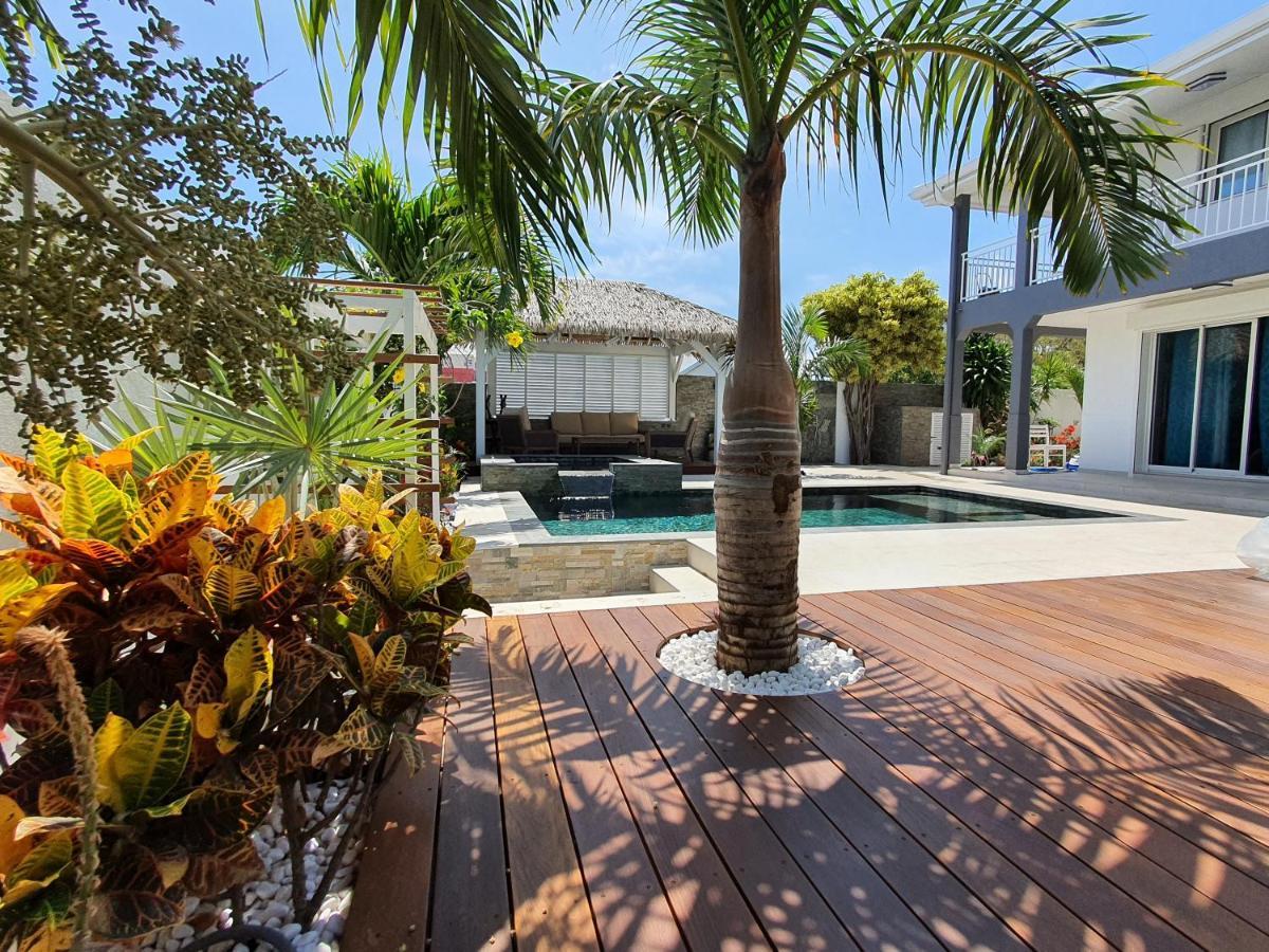 La Villa Rosaya - Piscine & Jacuzzi 圣皮埃尔 外观 照片